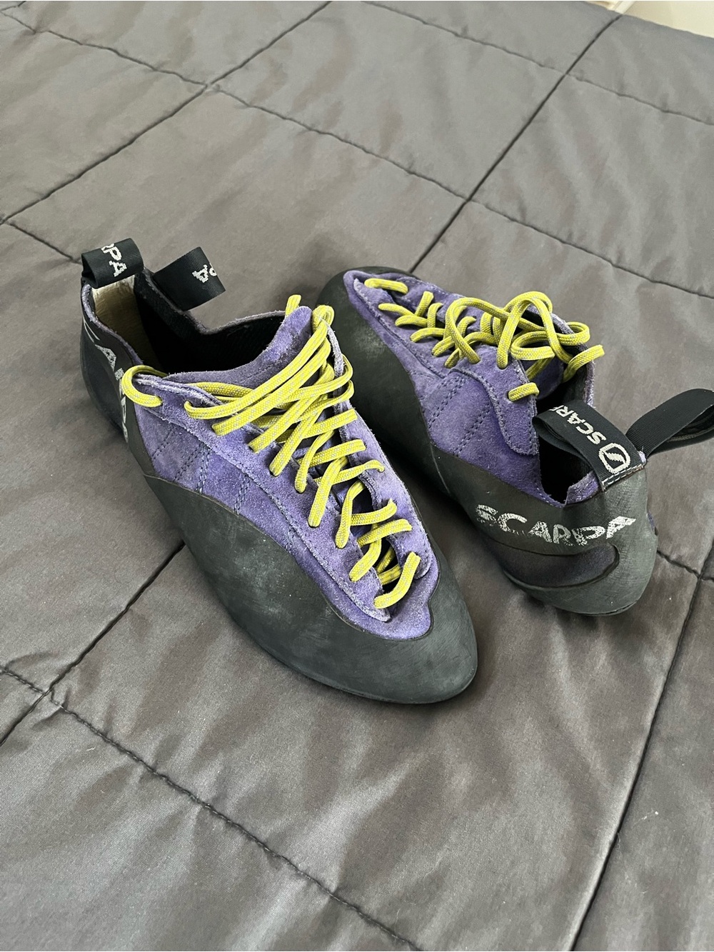 Scarpa Dominator Climbing Shoes with Yellow Laces - estimated size EU 42